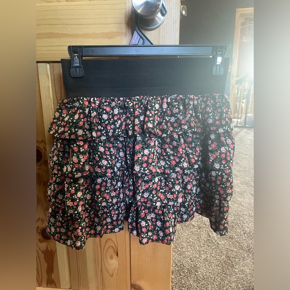 Forever21 Floral High waisted Mini Skirt - Picture 3 of 6